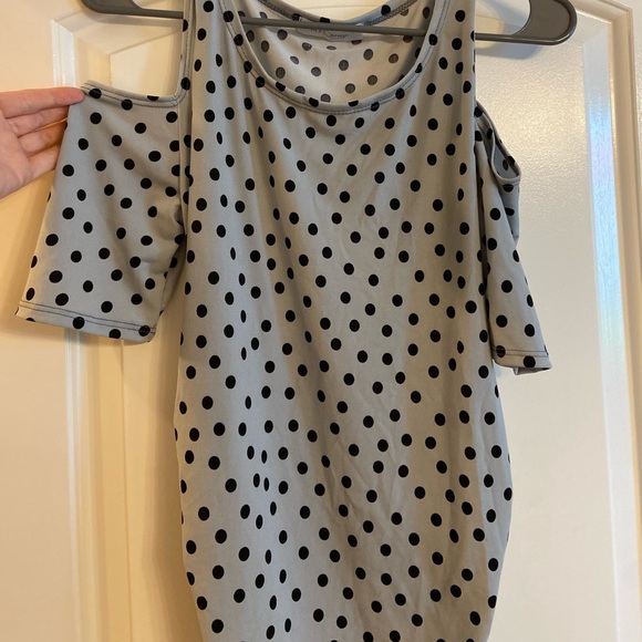 My bump poke a dot cold shoulder maternity dress - Picture 3 of 5